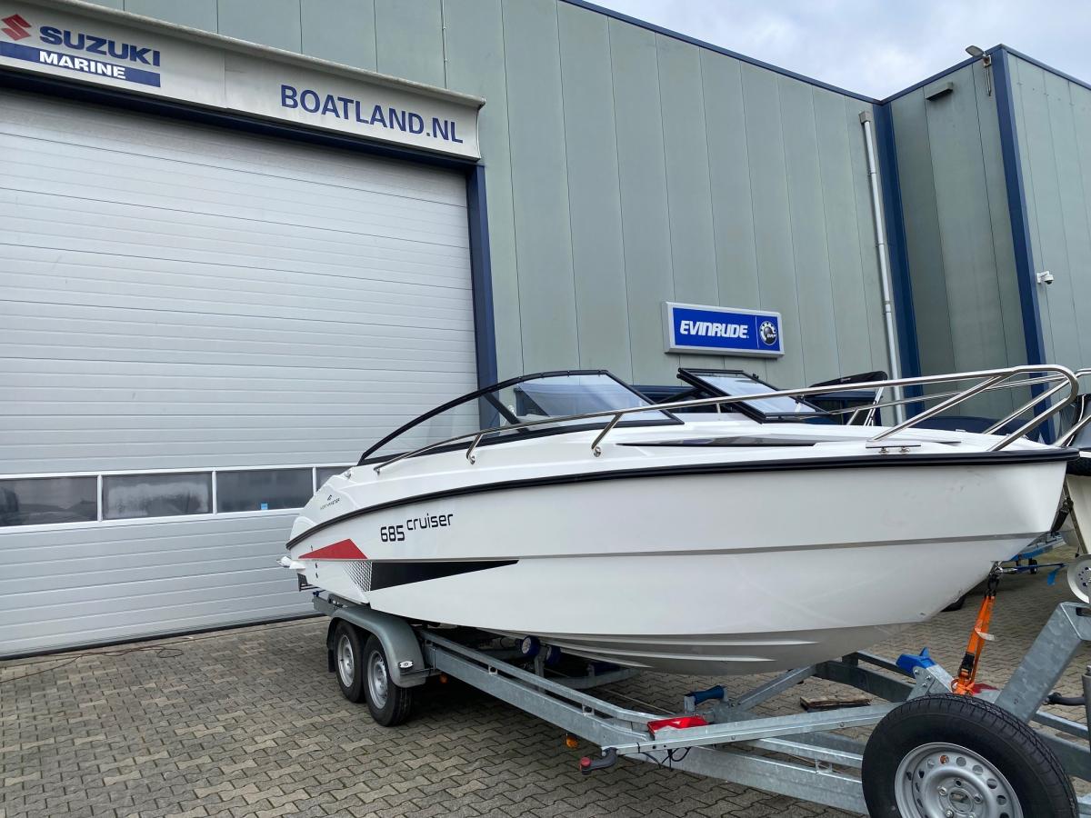 NORTHMASTER 685 Cruiser Cabin