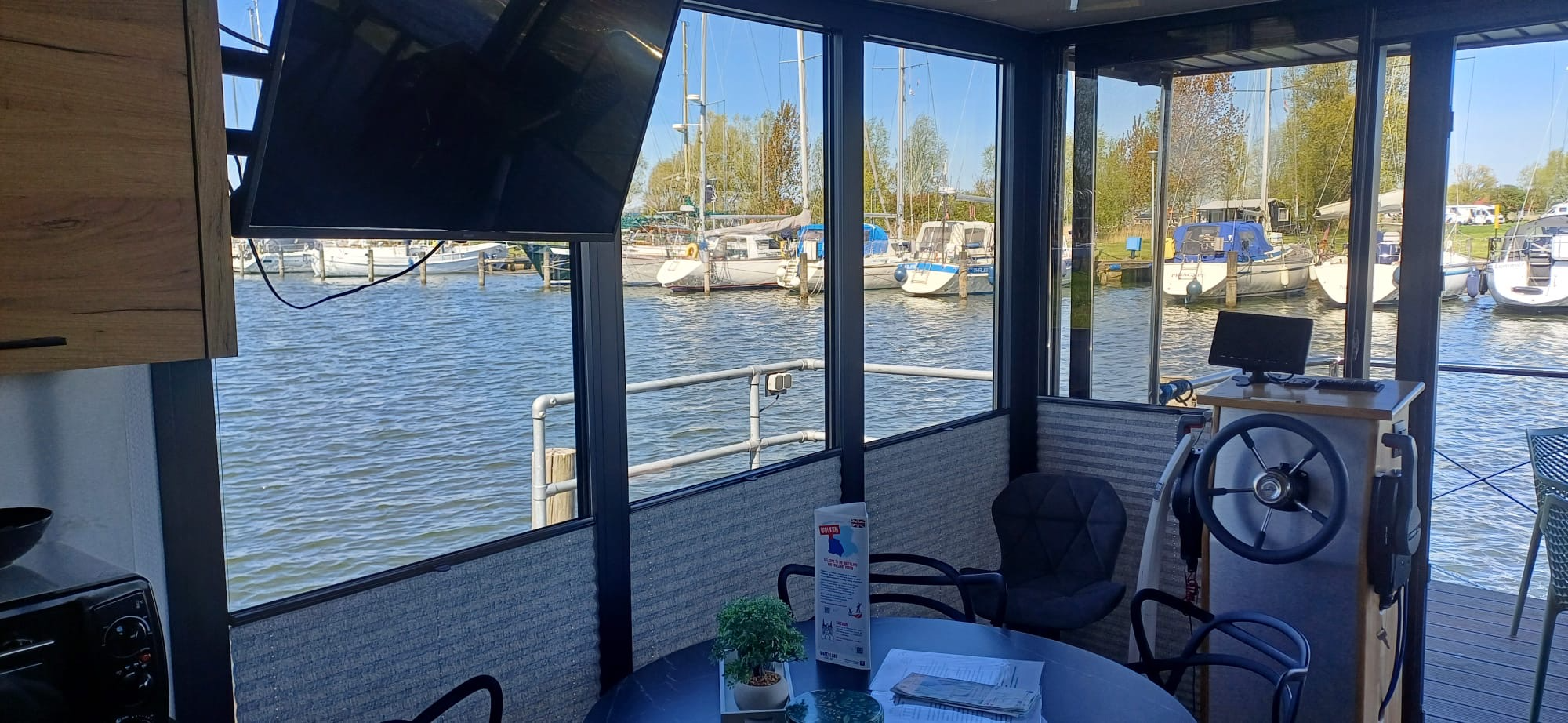 Campi 400 Houseboat Warns, Mooie Ligplaats