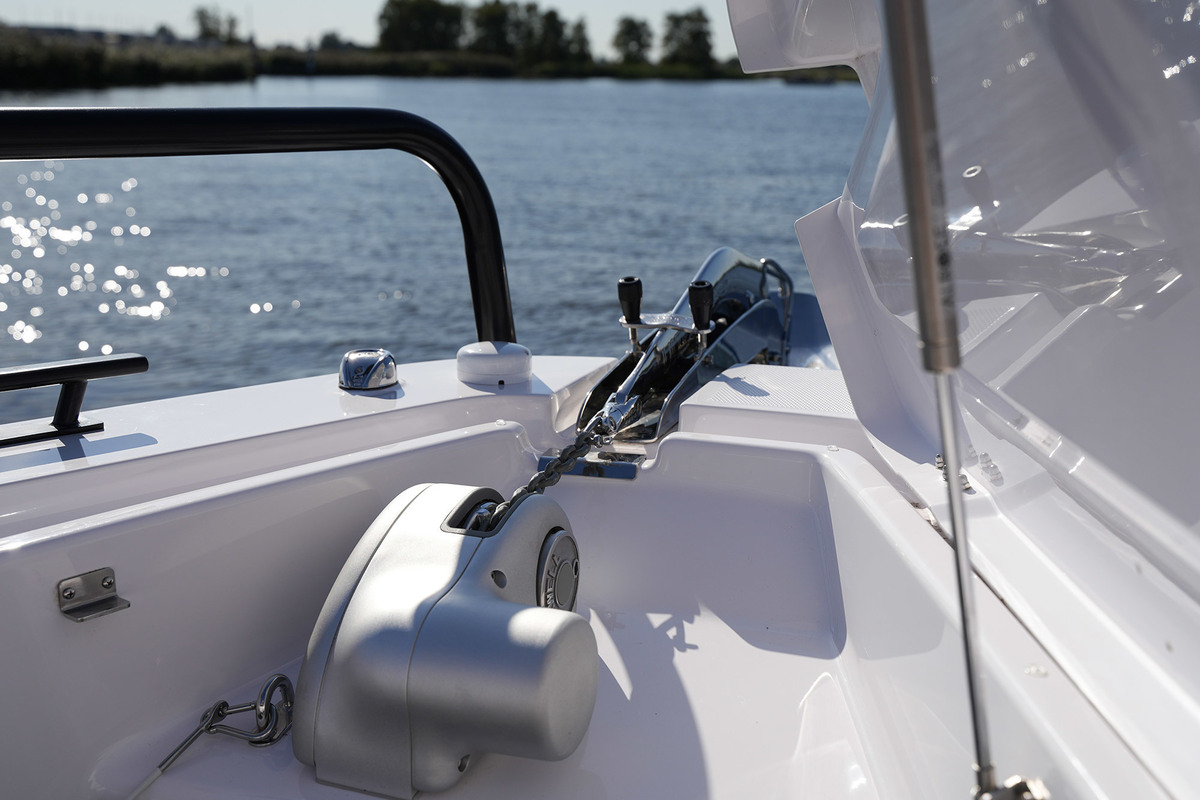 Axopar 37 XC Cross Cabin Mediterrana Edition