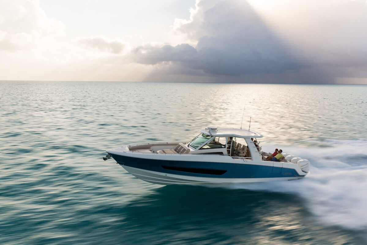 Boston Whaler 420 Outrage