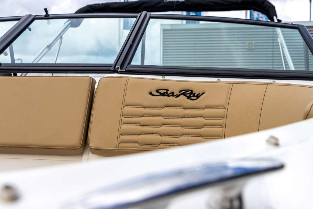 Sea Ray SPX 210