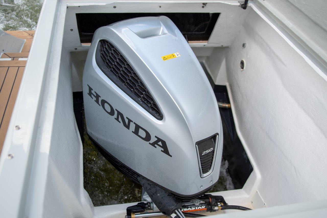 Maxima Boats 740