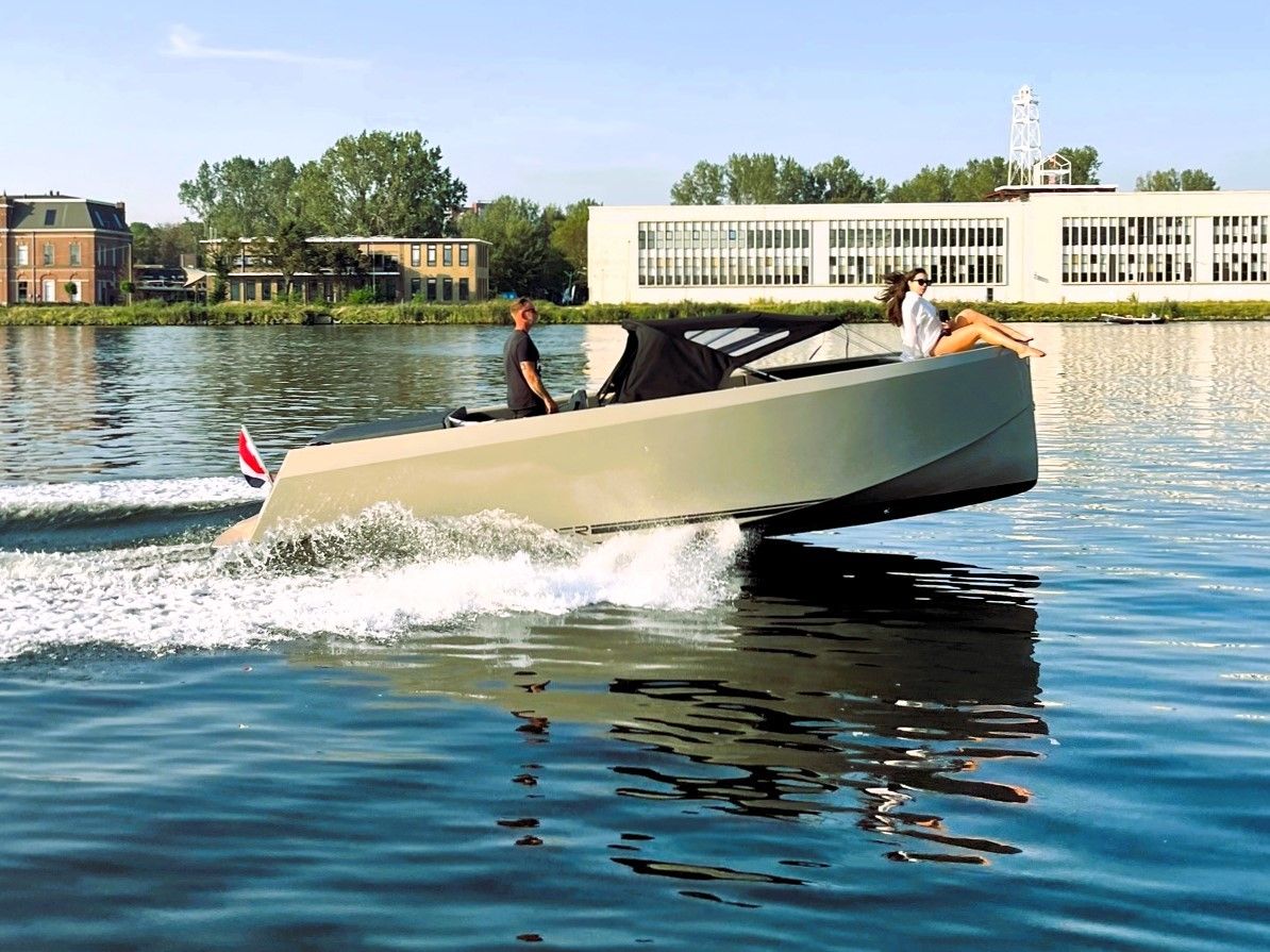 DOBBER 750 Tender