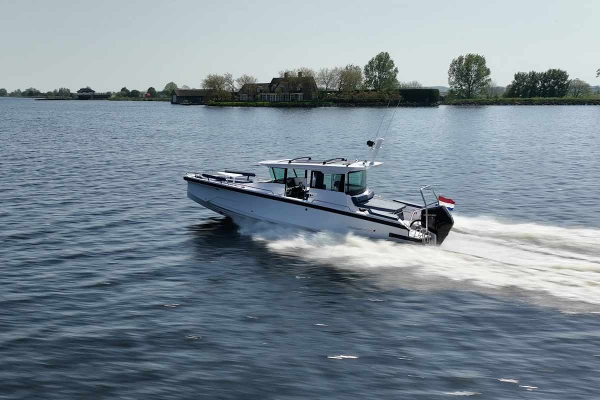 Axopar 29 XC Cross Cabin