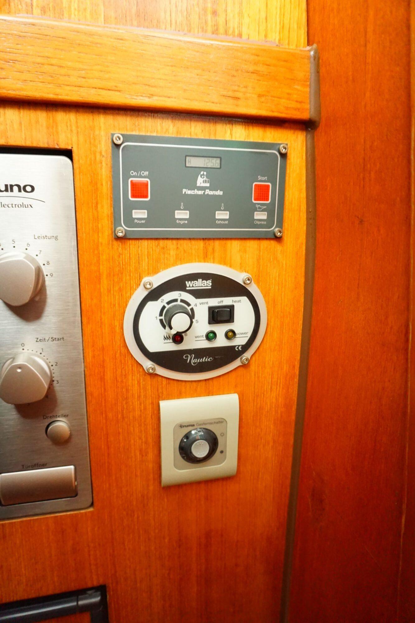 Motor Yacht Danish Rose Trimaran 14.30