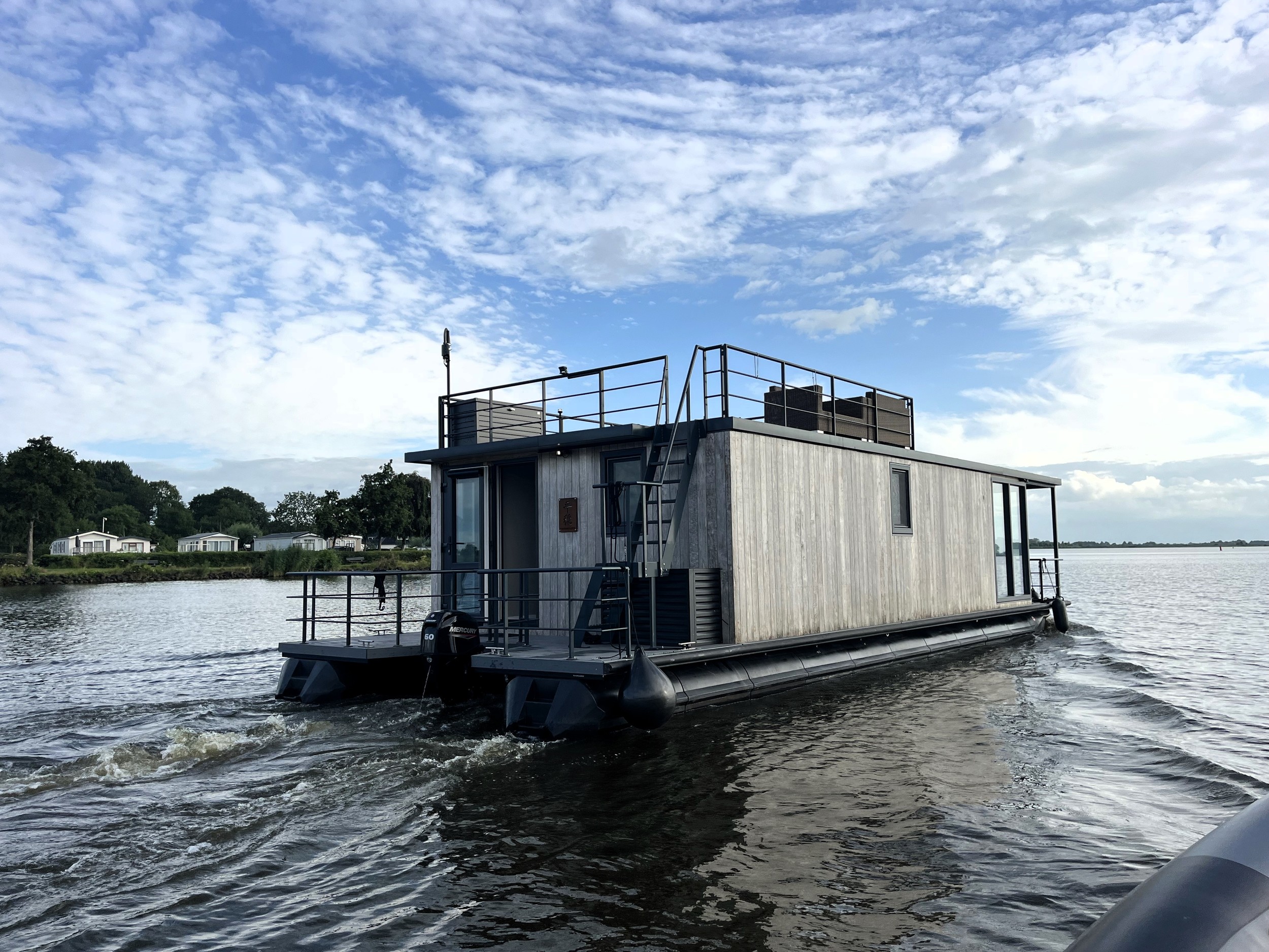 Koopligplaats Sneekermeer Met Apart Te Koop Houseboat 1460 X 500