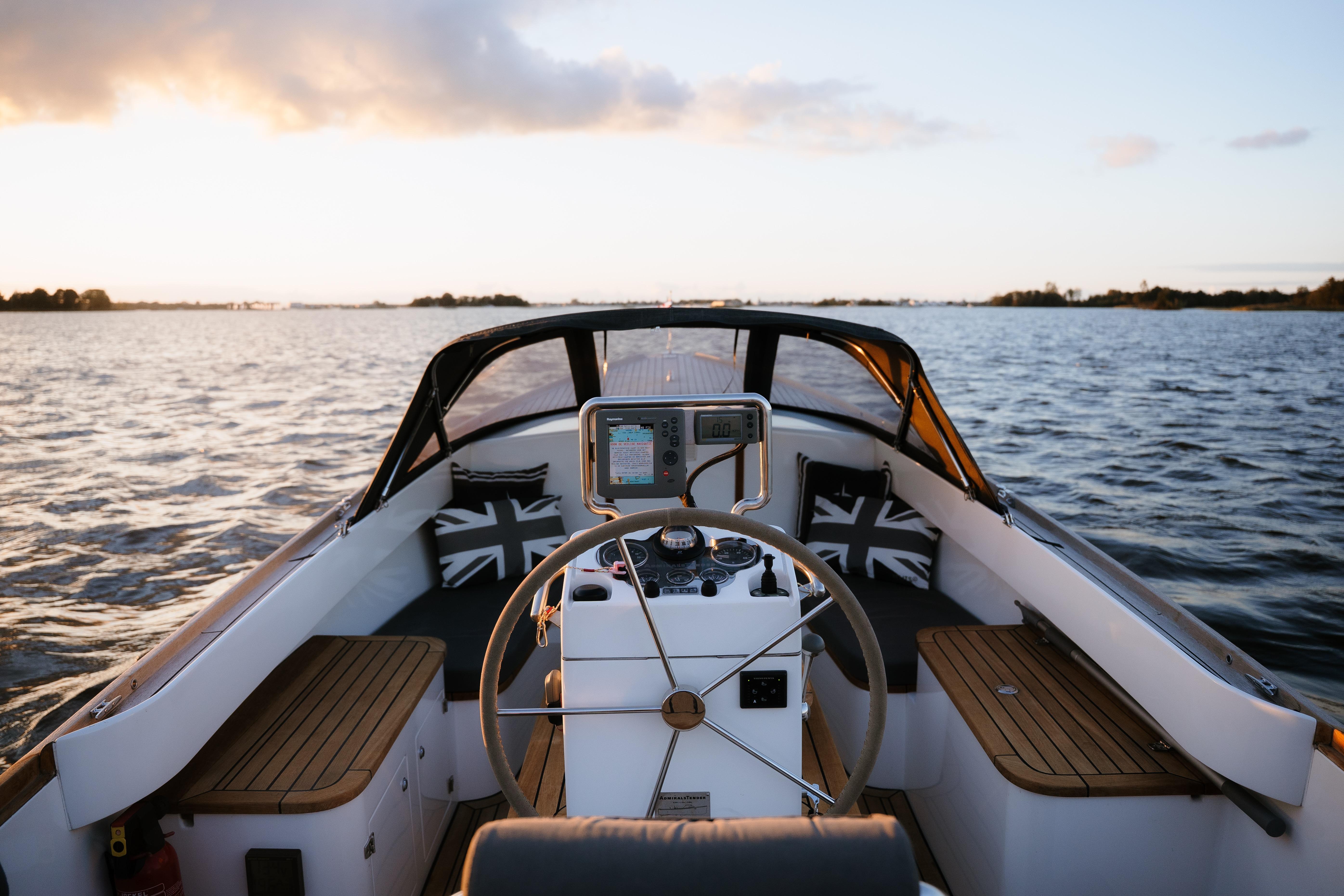 Tender AdmiralsTender C28