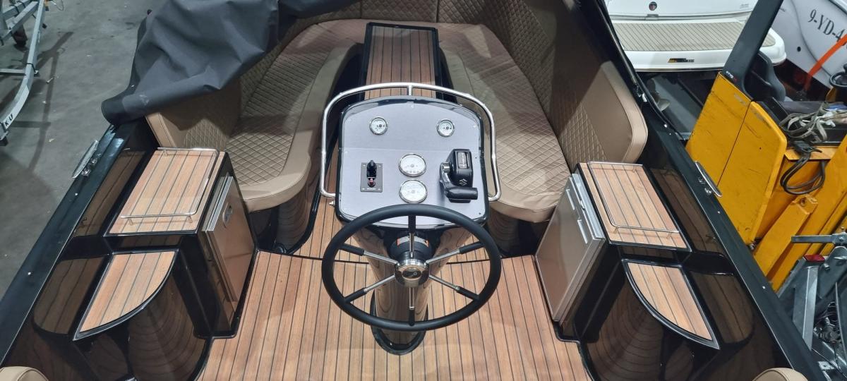 Primeur 710 Tender met Boegschroef