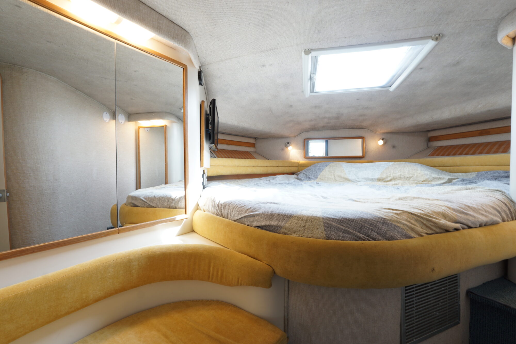 Sea Ray 400 Express Cruiser