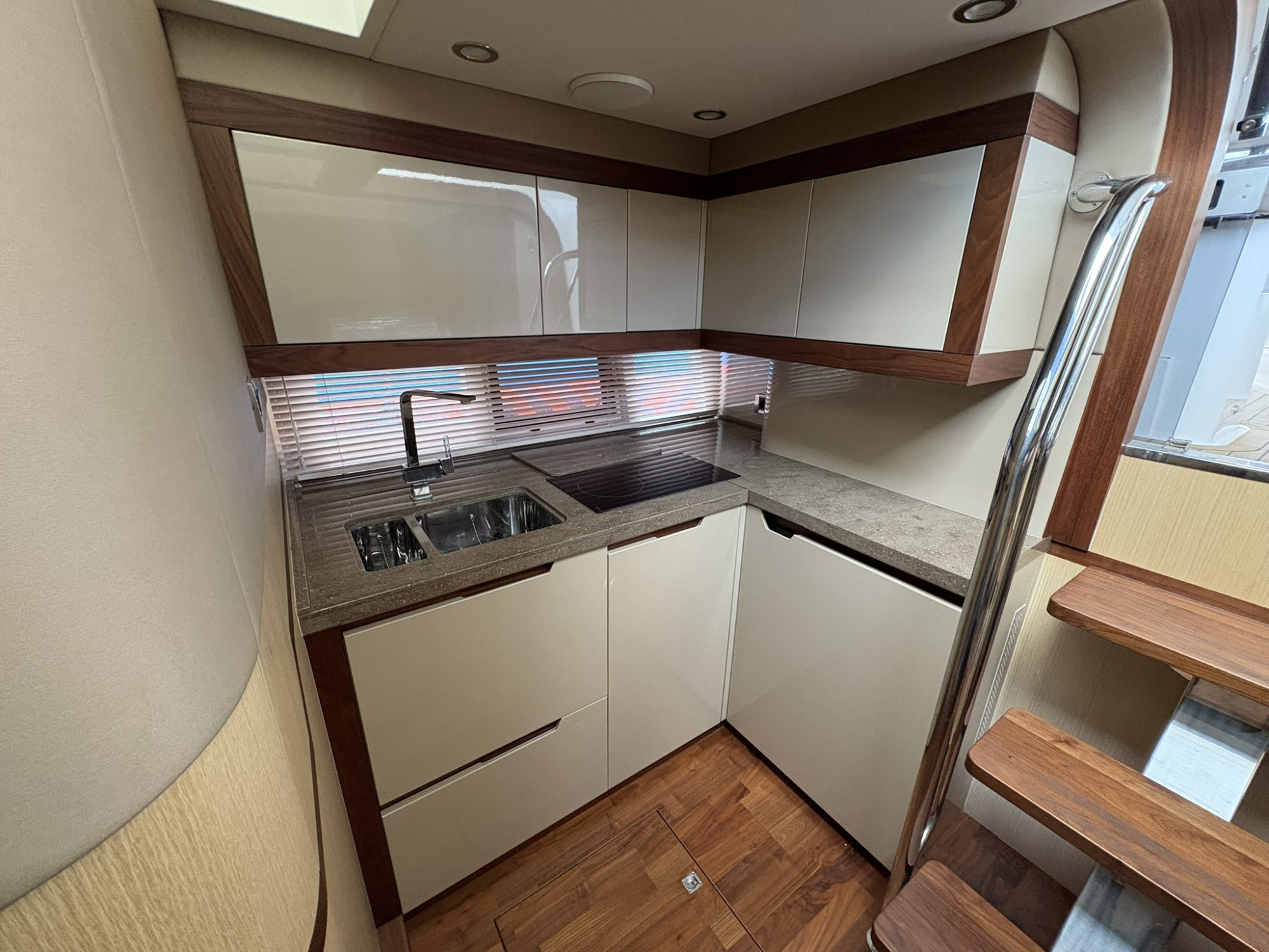 Galeon Yachts Galeon 405 HTL met 2x Volvo Penta D4 260 pk