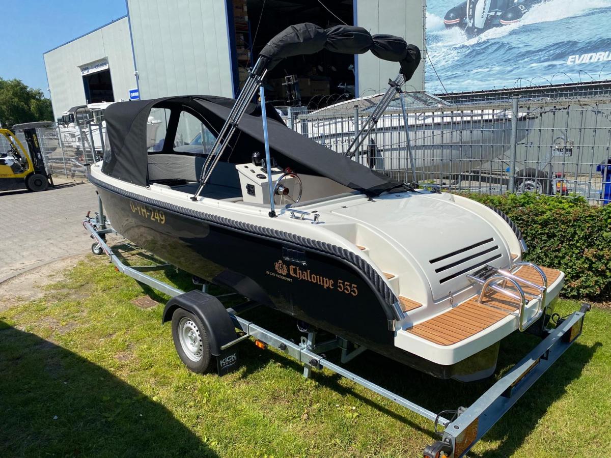 Chaloupe 555