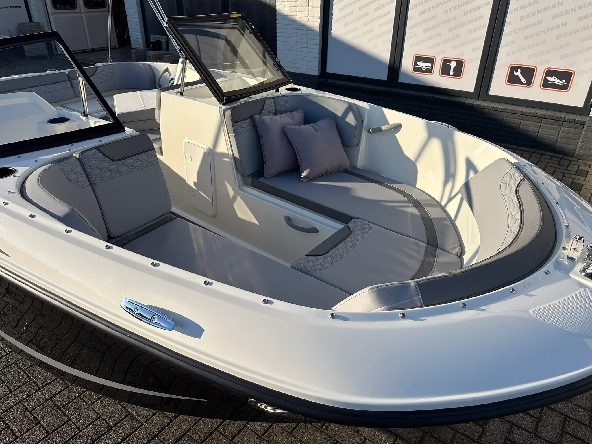 Bayliner Element M17