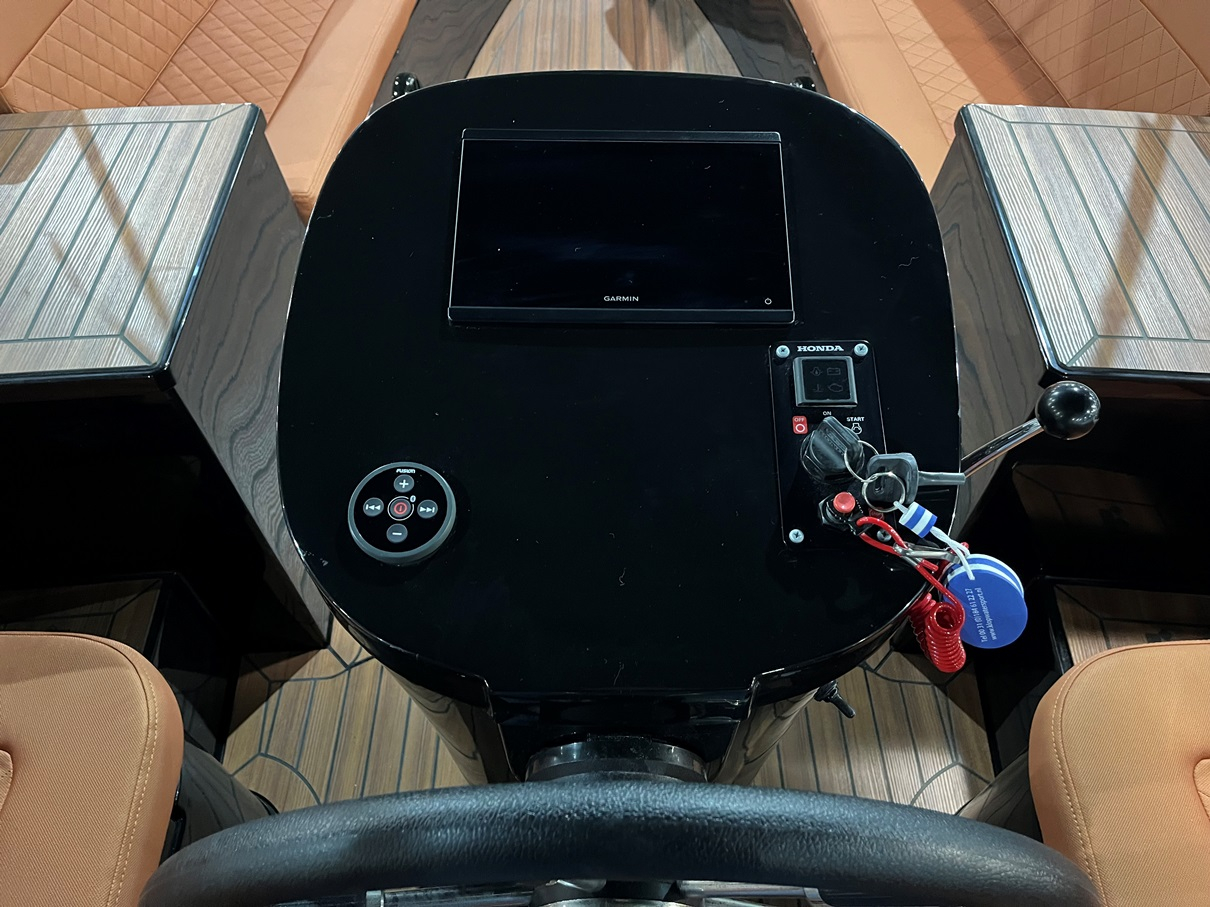 Maxima Boats Aanbieding -  650 Flying Lounge met Honda 40 pk