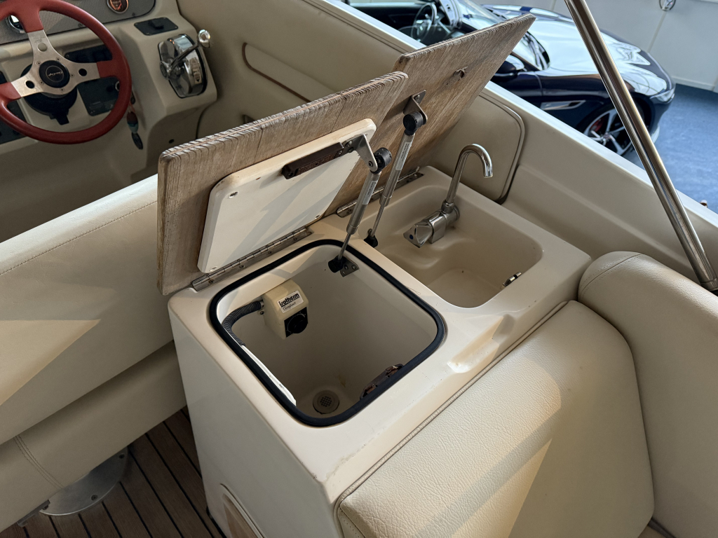 Chris Craft Corsair 28