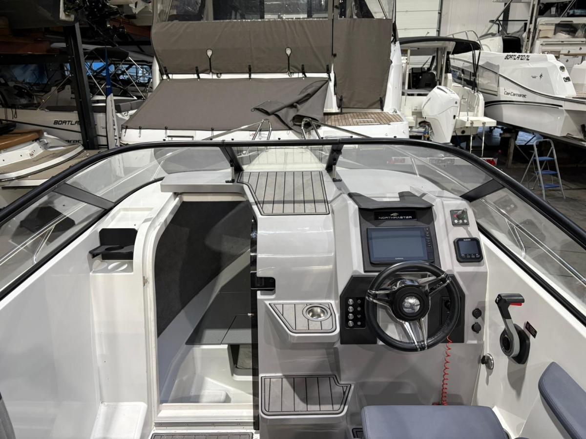 NORTHMASTER 685 Cruiser Cabin