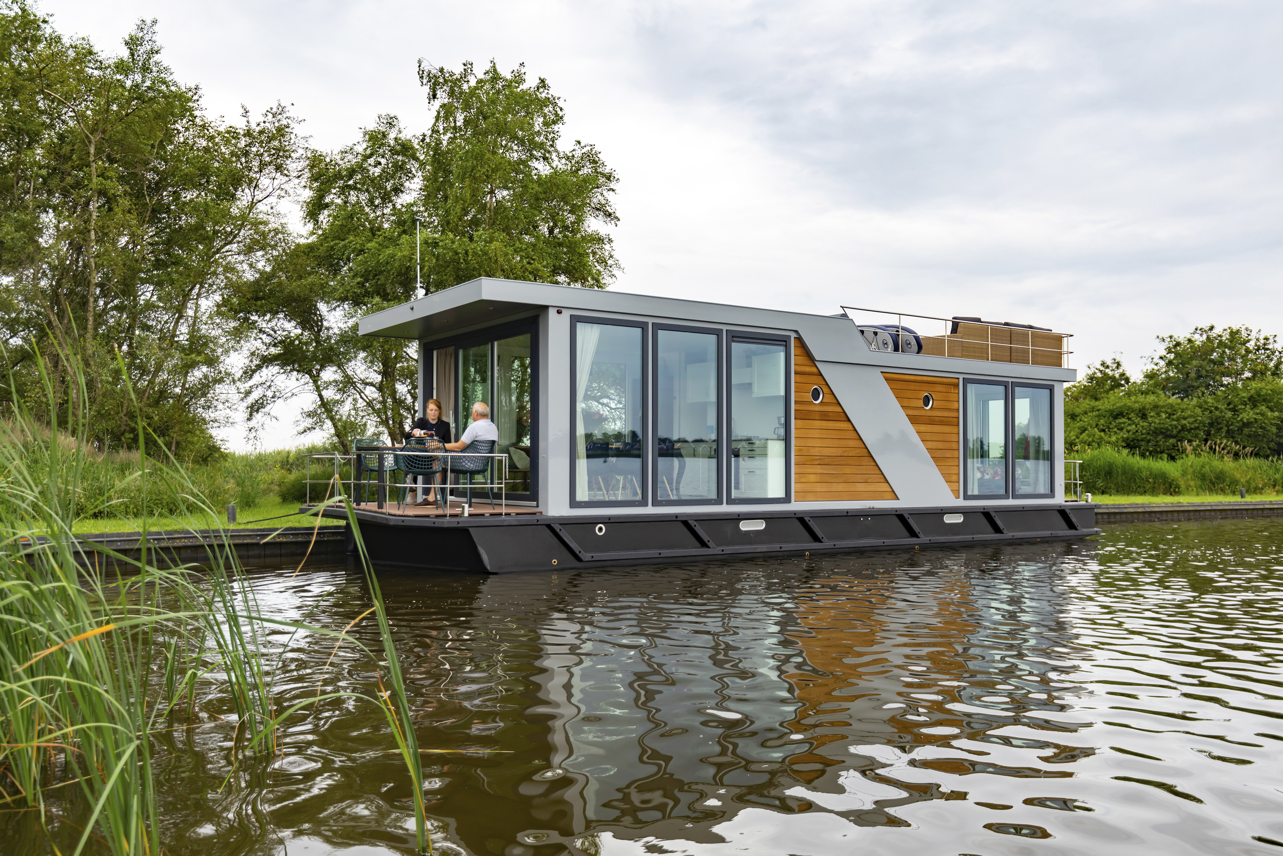 Houseboat Friesland 12.75 X 4.50 (inboard Engine)