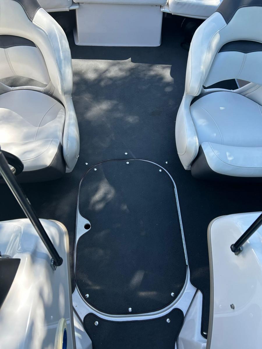 Four Winns H180 outboard