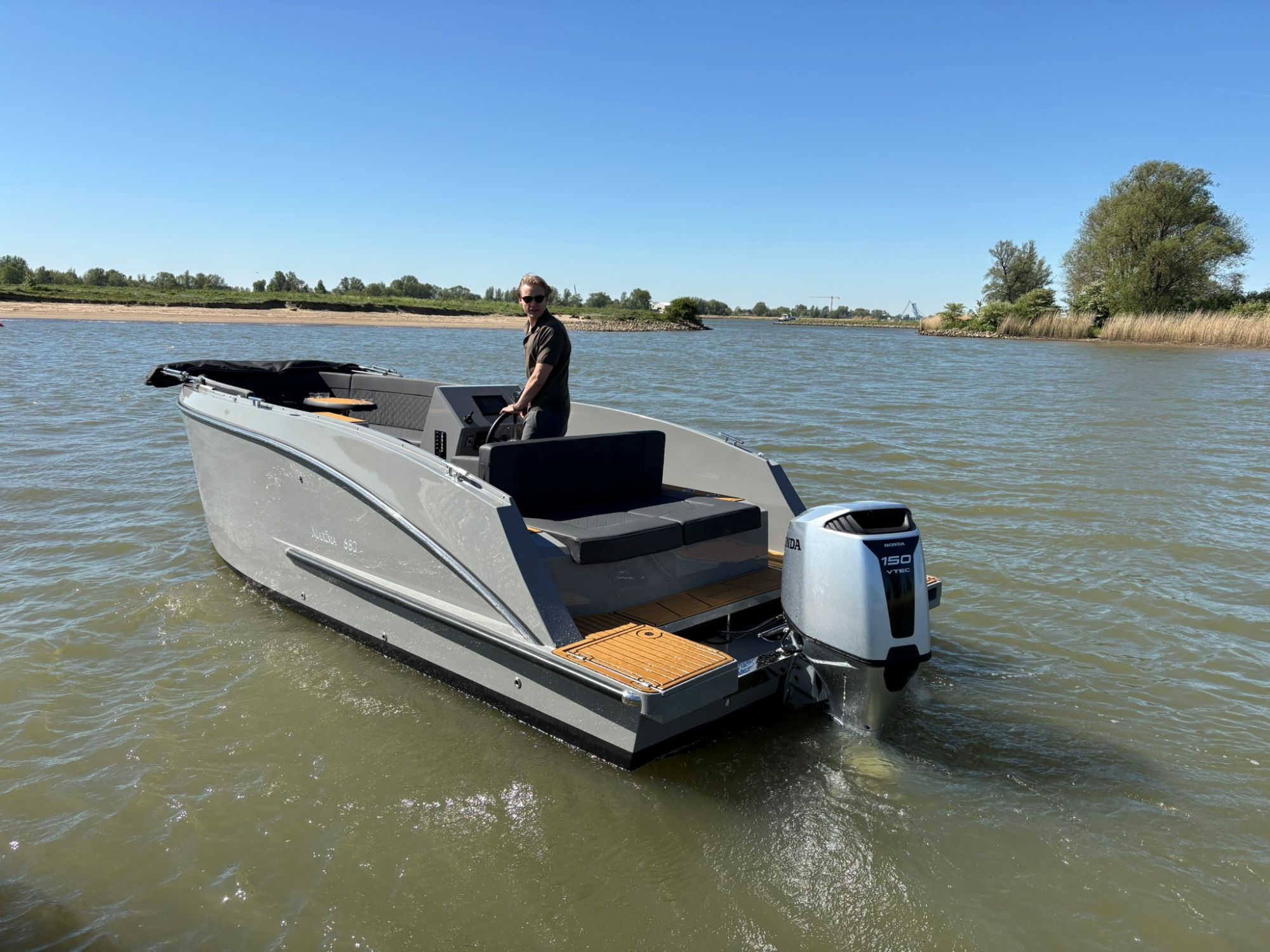 Maxima Boats 680 Sport Lounge