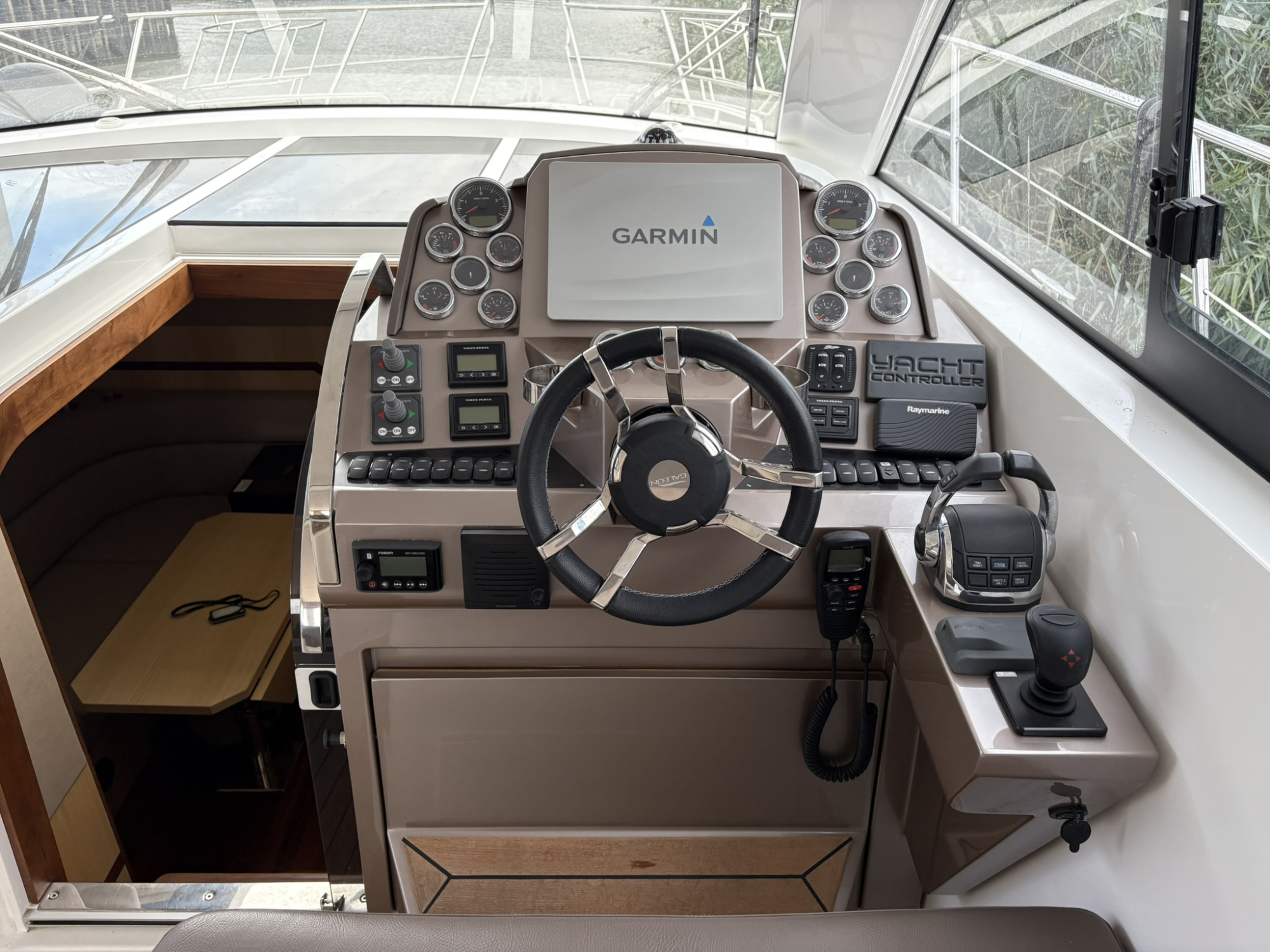 Galeon Yachts Galeon 405 HTL met 2x Volvo Penta D4 260 pk