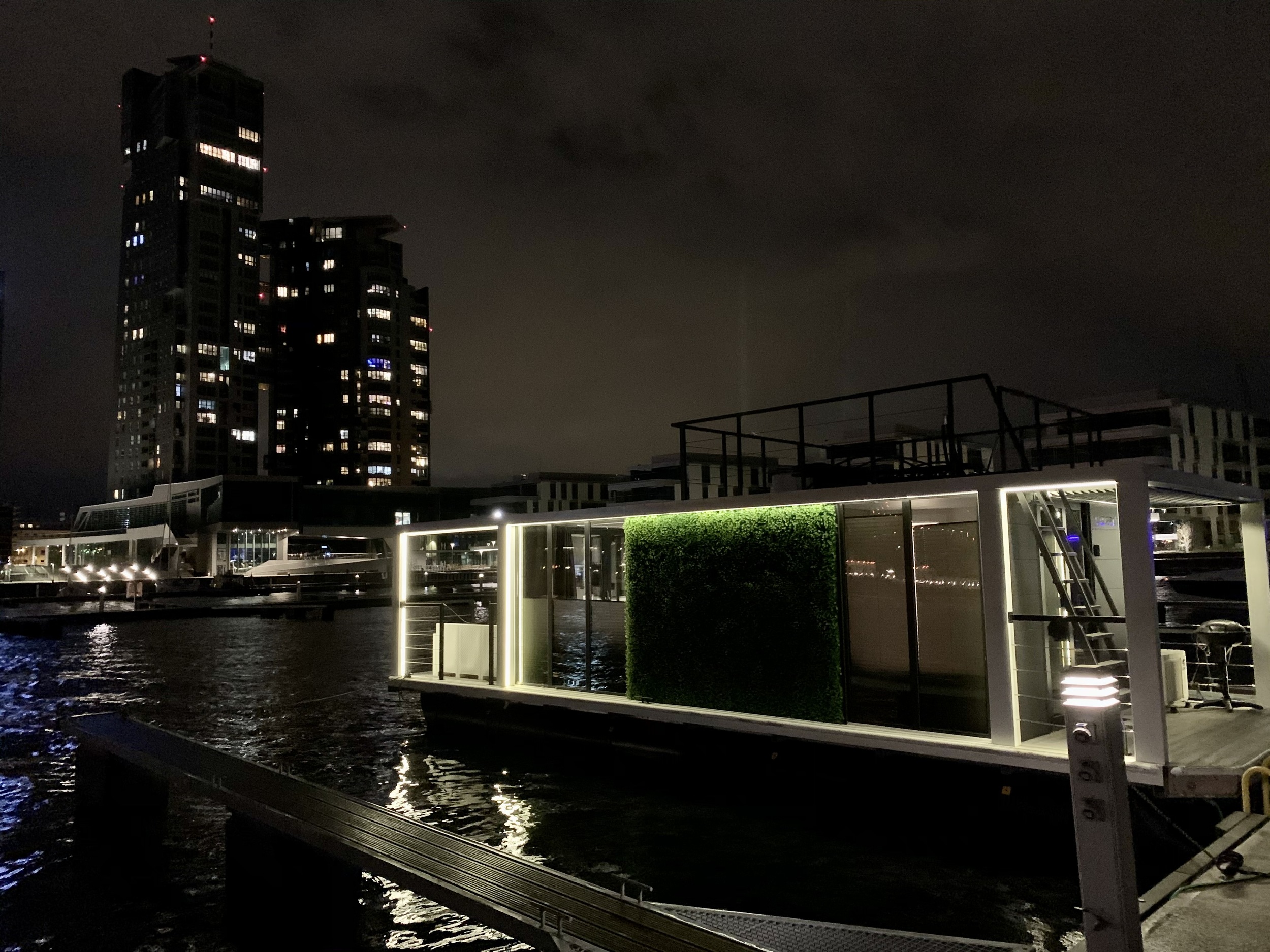 La Mare Houseboat Modern 11