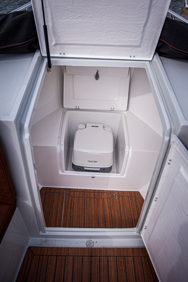 Maxima Boats 750 Flying Lounge