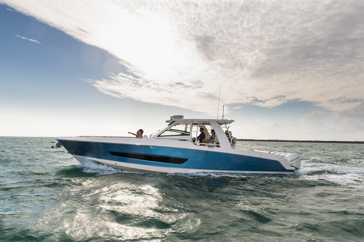 Boston Whaler 420 Outrage hoofdfoto: 1