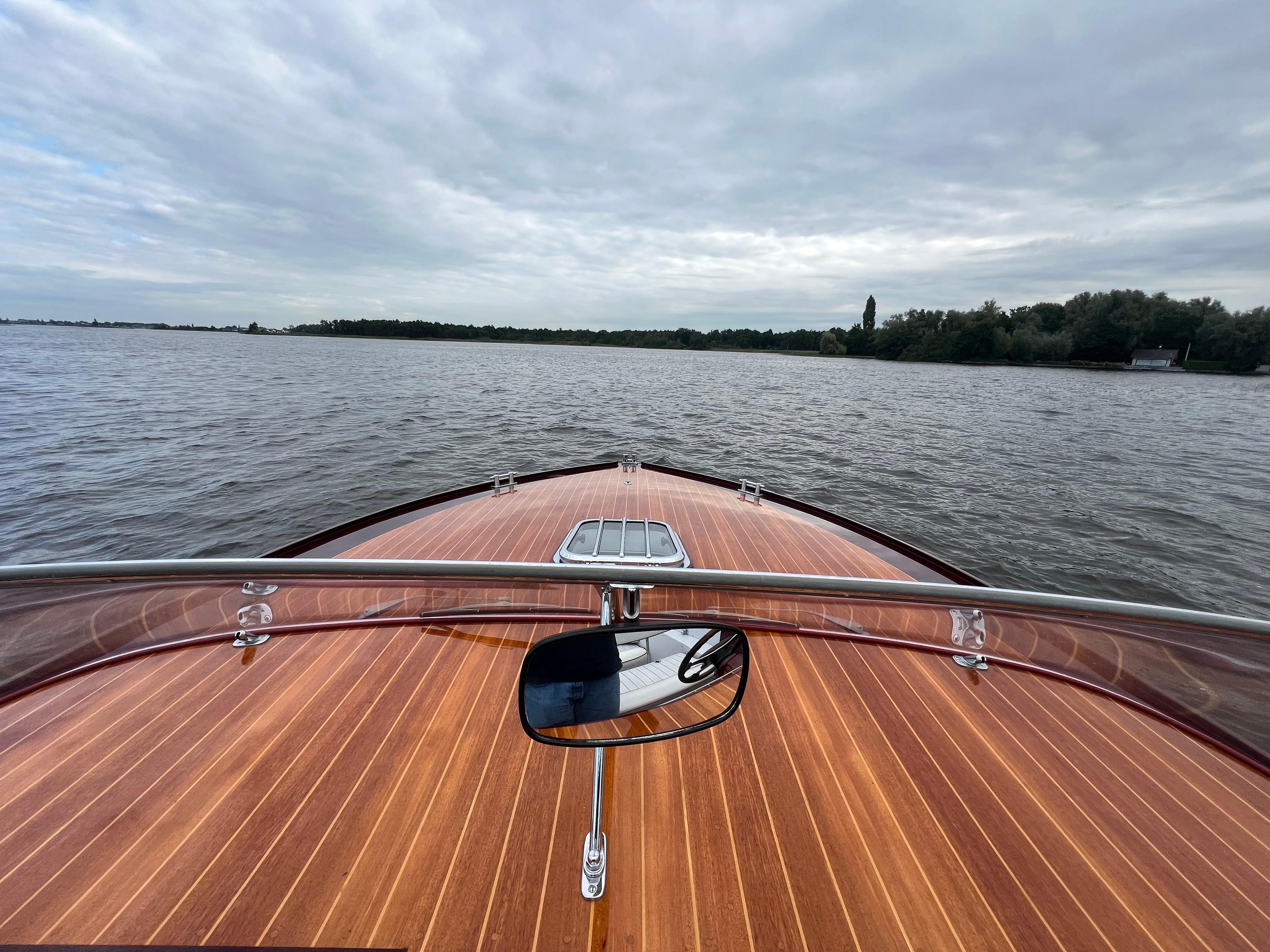 Boesch 850 Runabout Deluxe