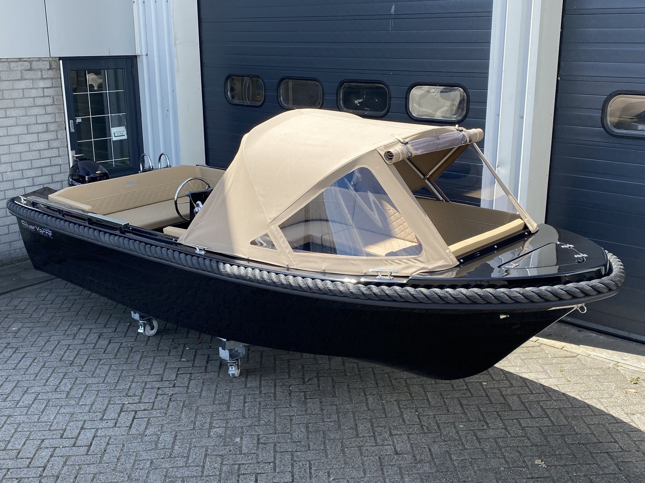 Silver Yacht Silver 525
