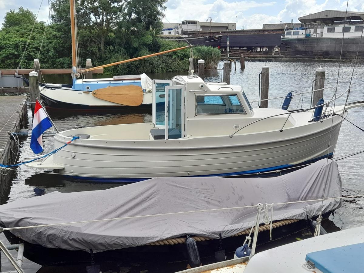 Blue Star Retro Cabin 22 Fisherboat