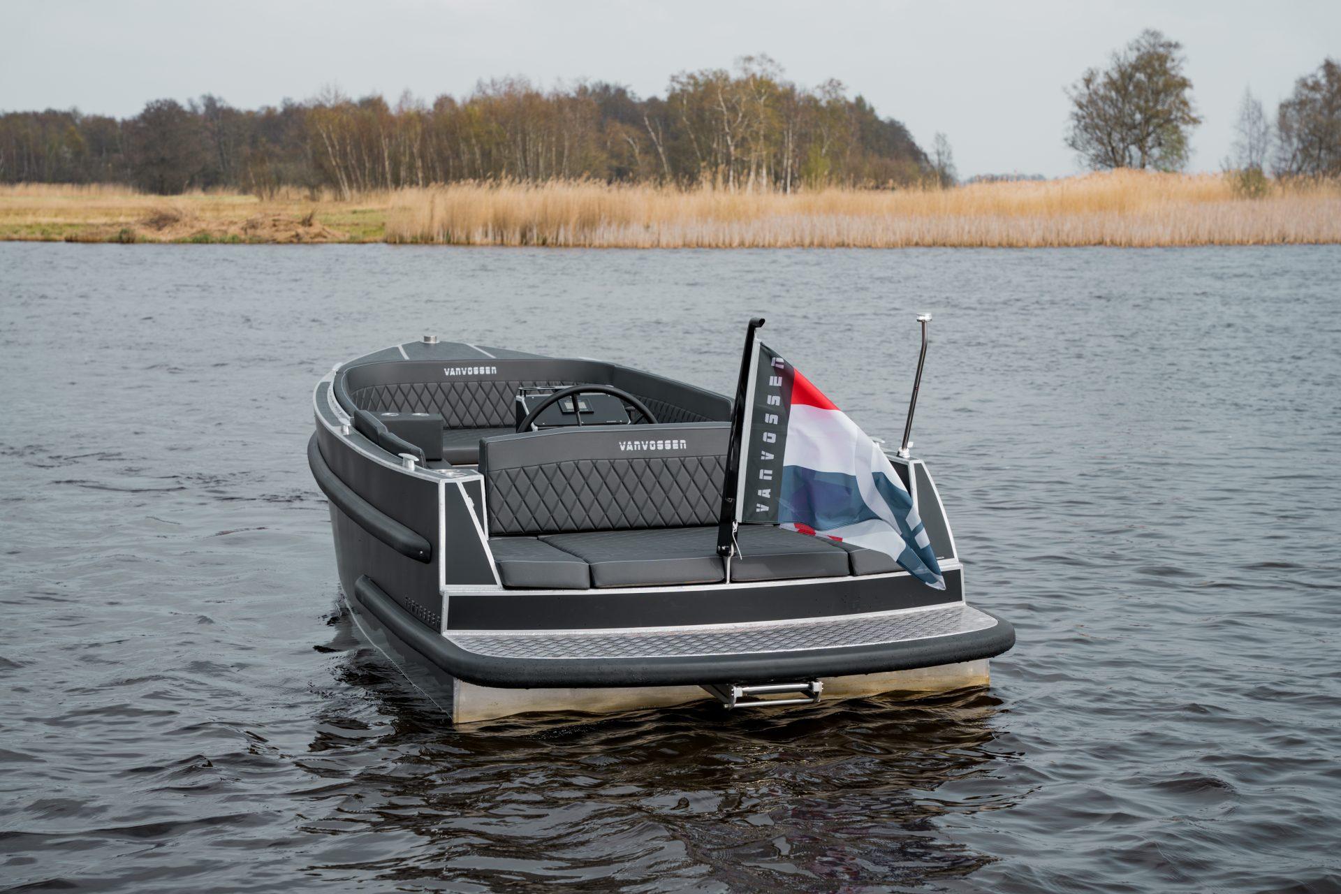 Van Vossen Plugin E tender 595 DE GROOTSTE SLOEPENSHOWROOM VAN NEDERLAND