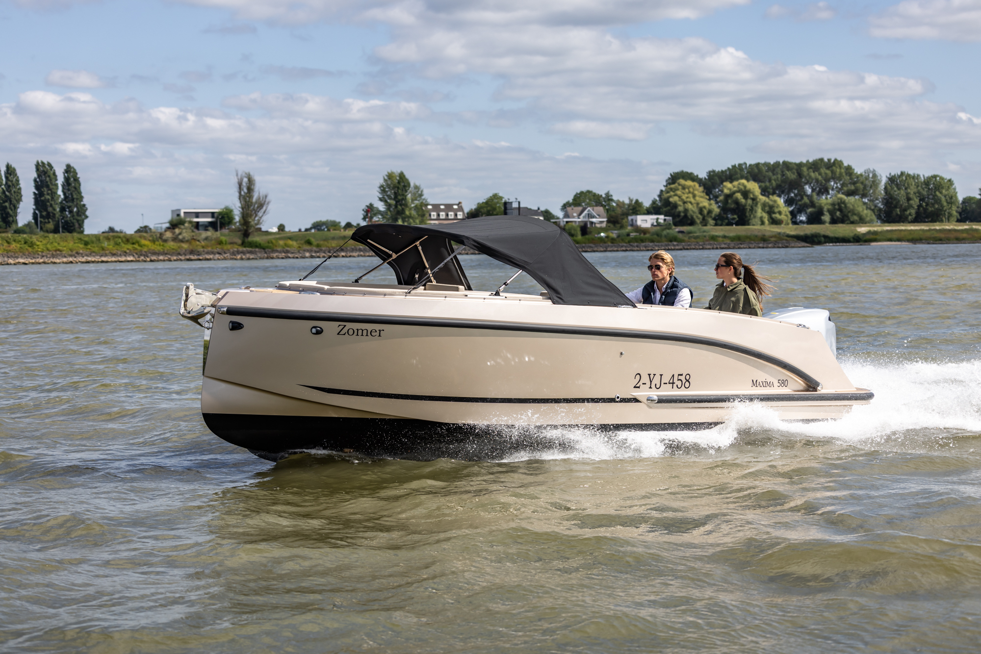 Maxima Boats 580 Sport Lounge