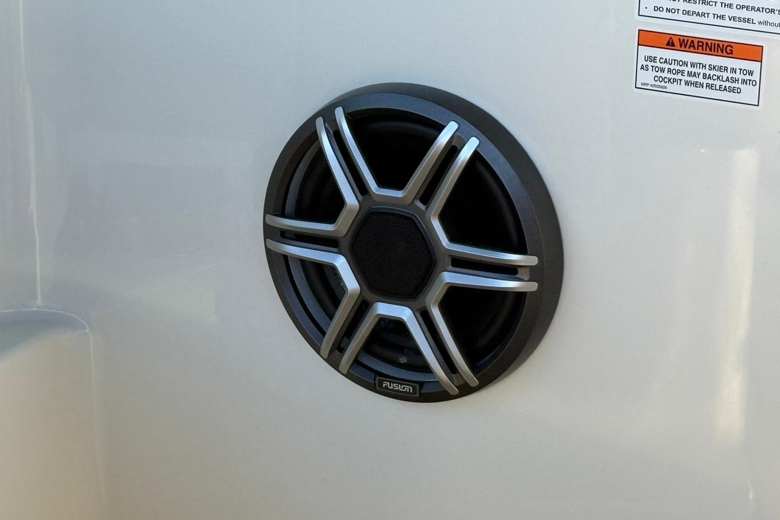 Sea Ray SDX 230