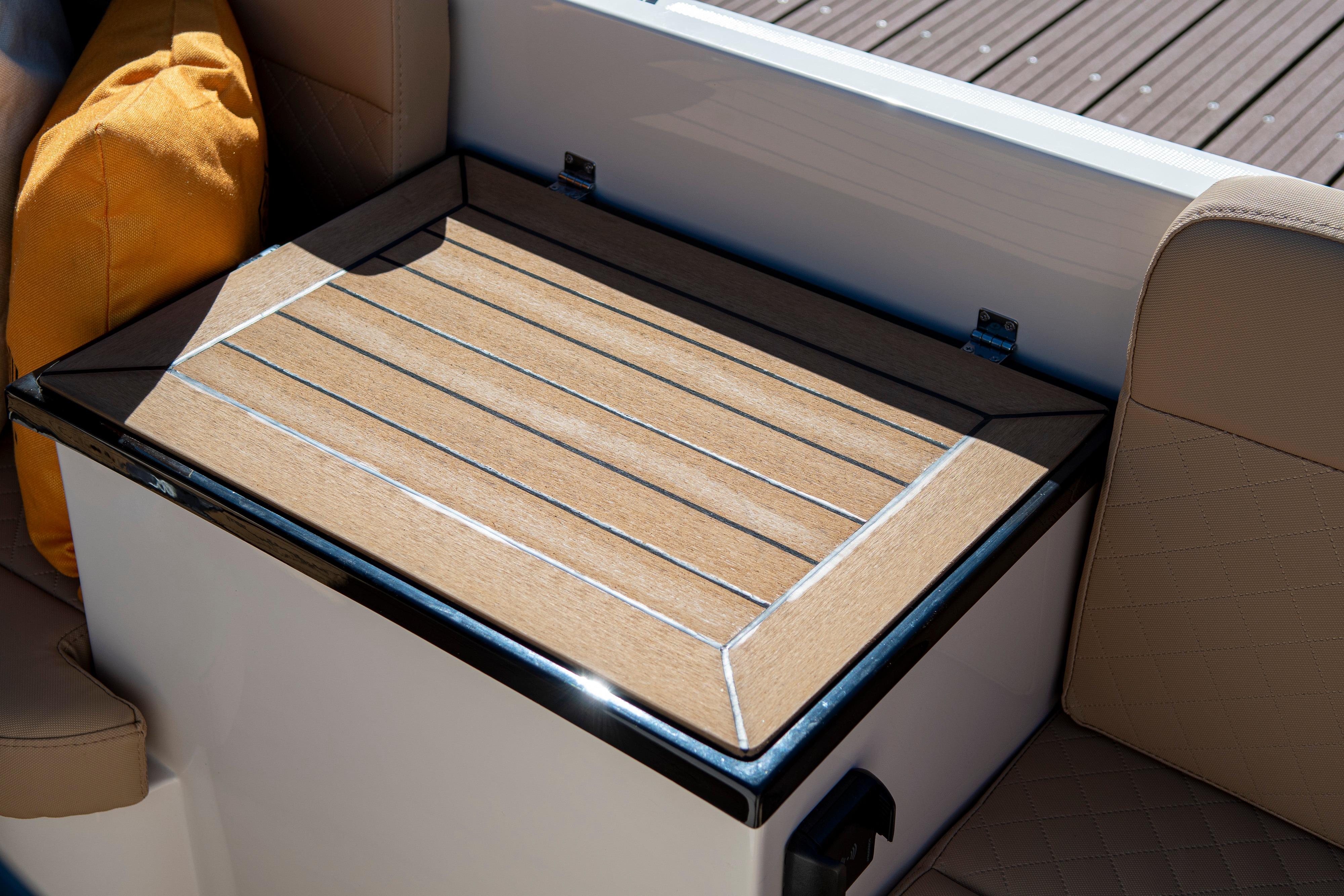 Lago Amore 733 Tender