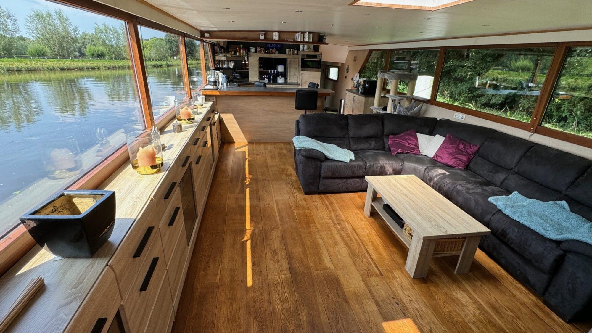 Luxe-Motor Luxe Motor 27.70 VS Varend Woonschip