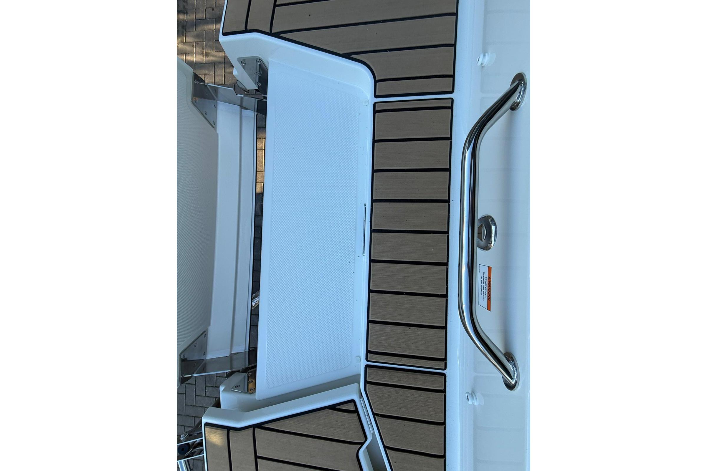 Sea Ray SDX 230