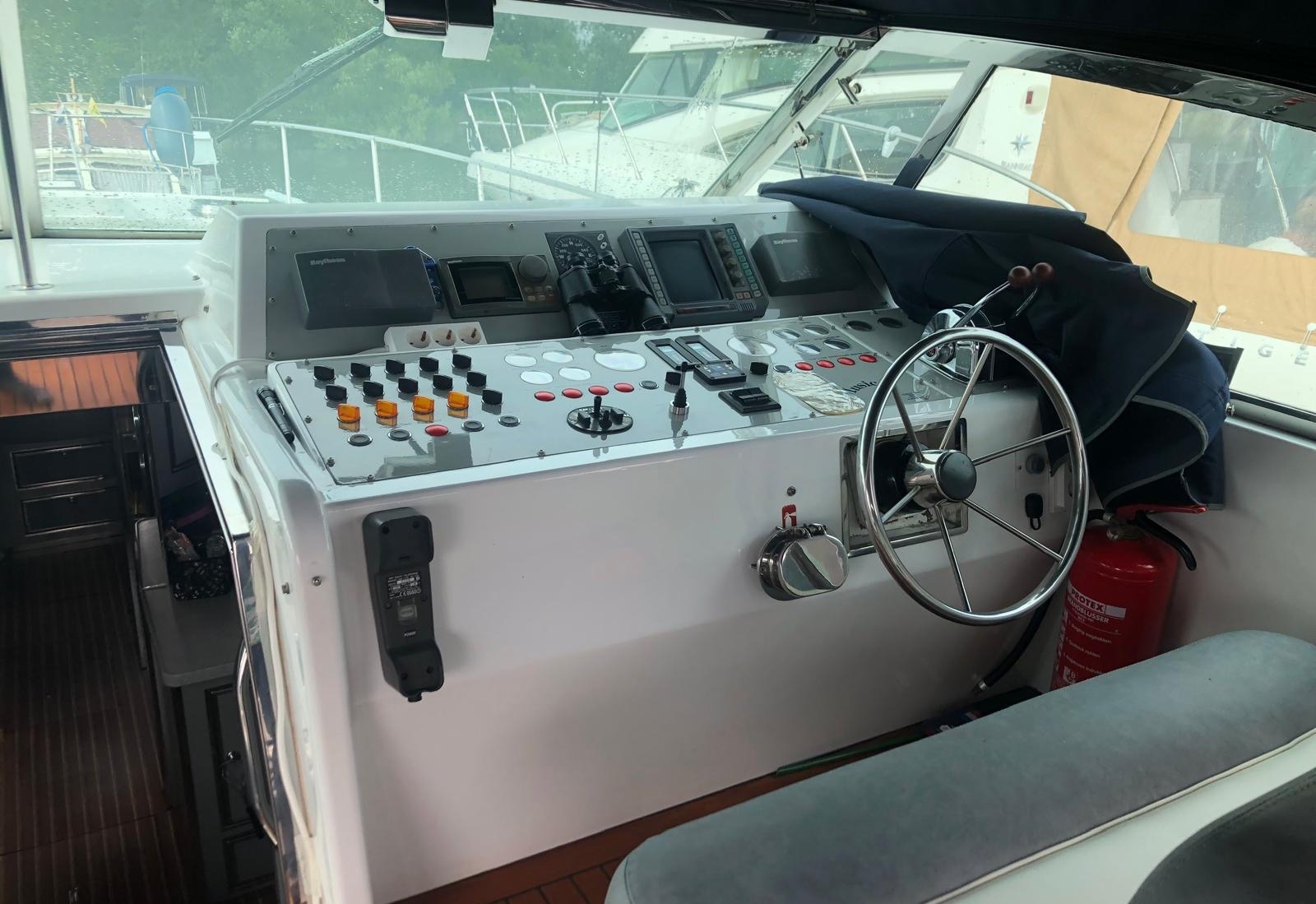 Sea Ray 400 Express Cruiser