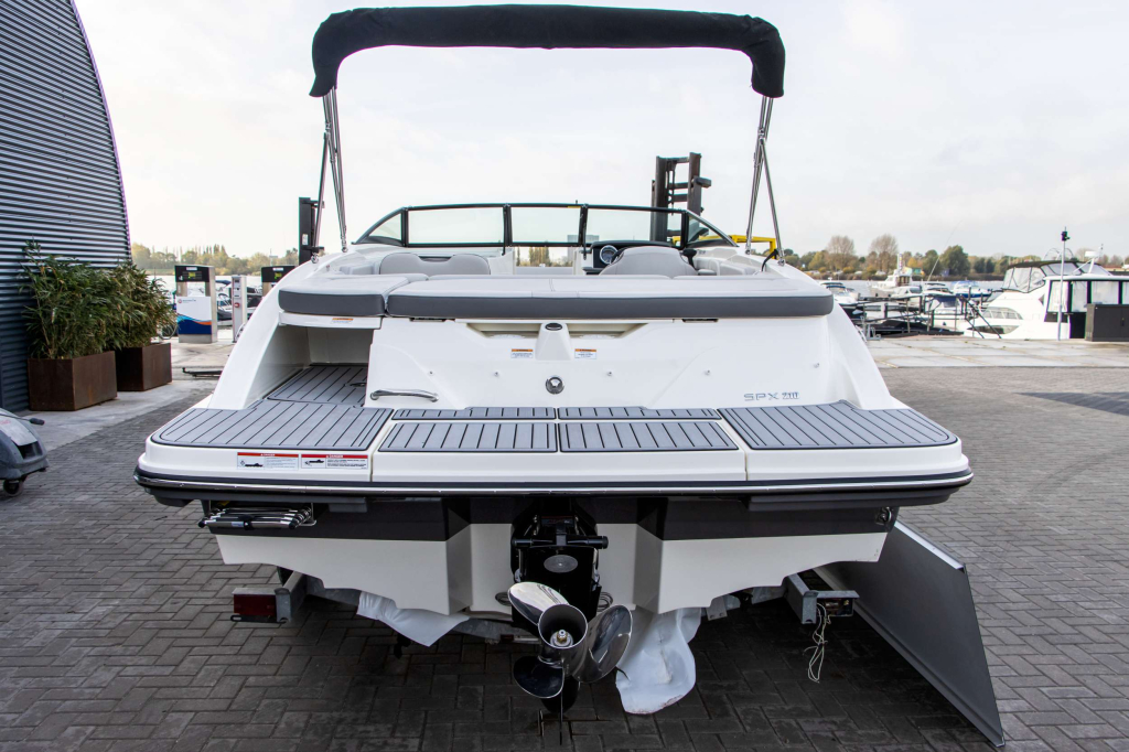 Sea Ray SPX 210