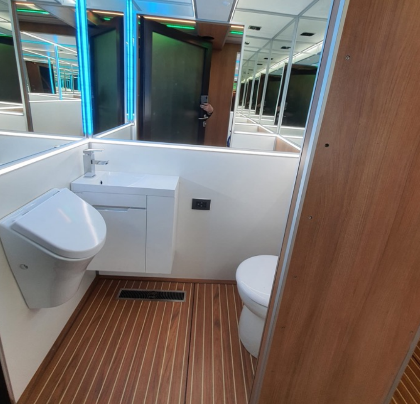 Houseboat Holiday Sun Deck 60