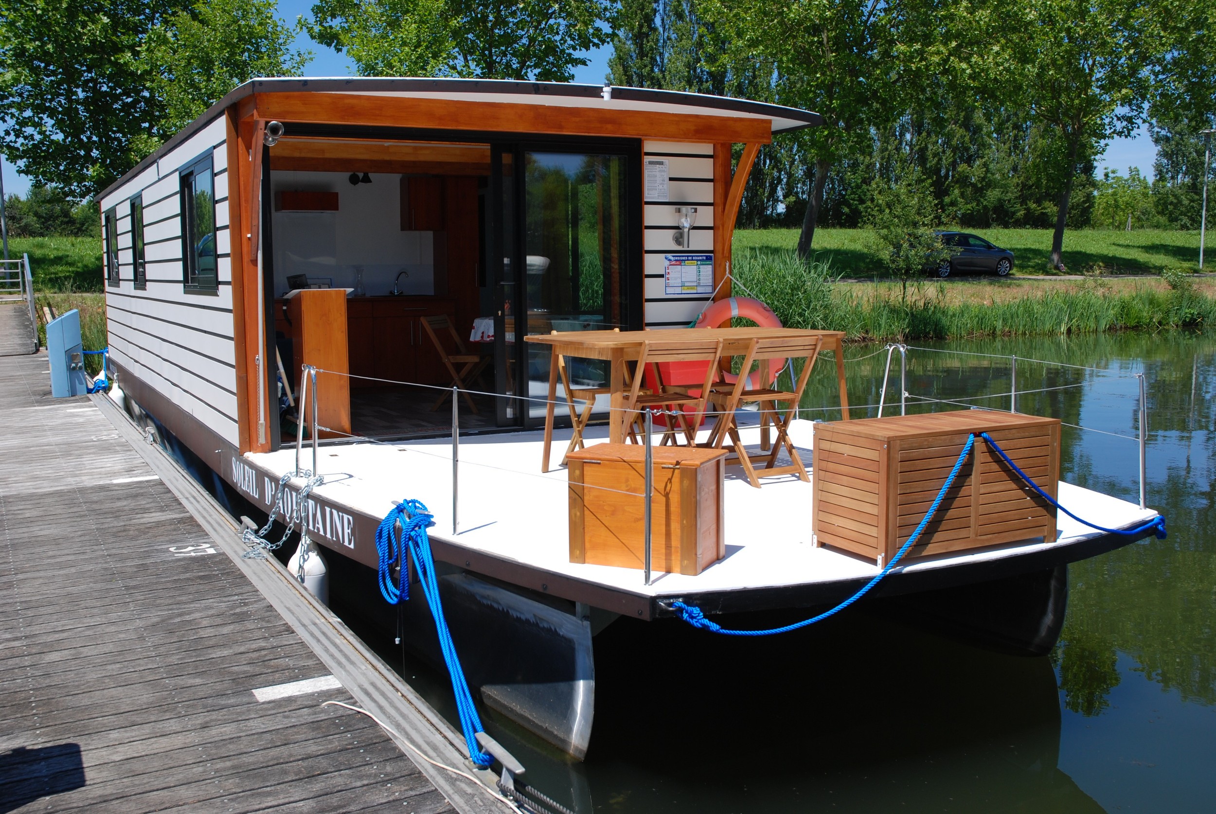 PHOEBUS COCHE SOLAIRE  LECTRICAL SELF POWERED BOAT Catamaran Standaard