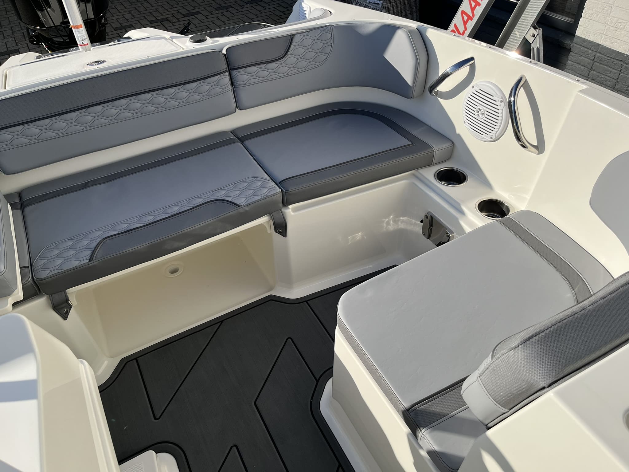 Bayliner Element M17