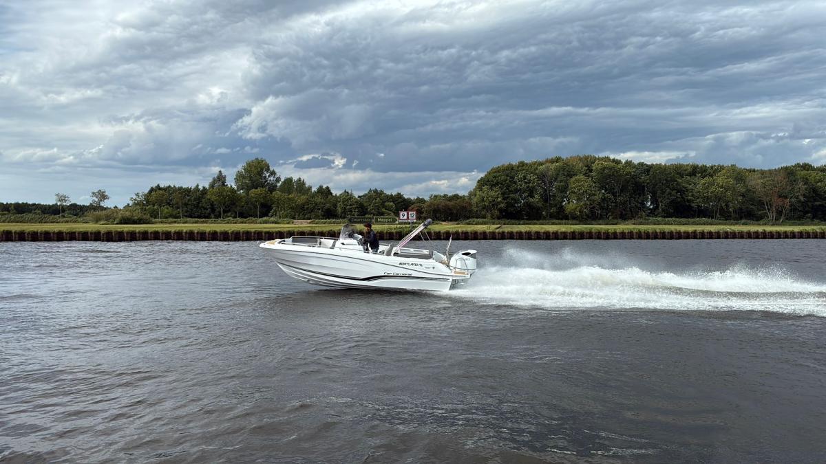 Jeanneau Cap Camarat 7.5 CC Serie 3