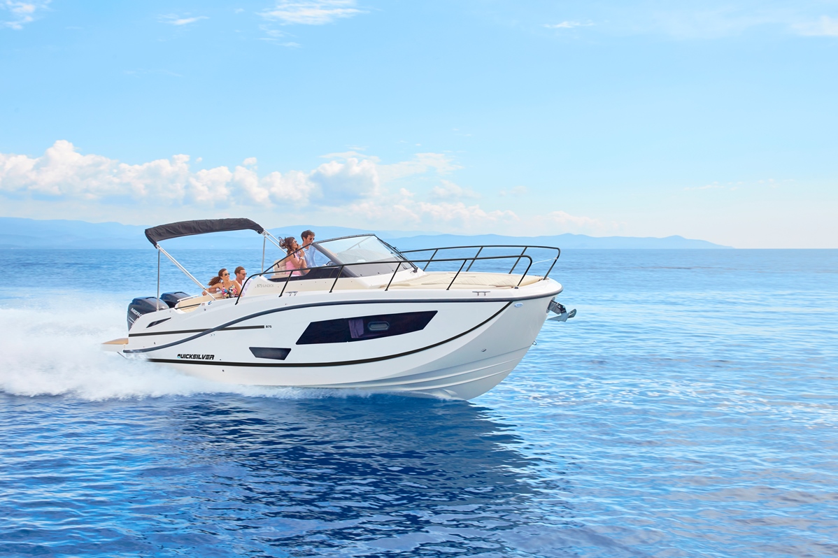 Quicksilver 875 Sundeck