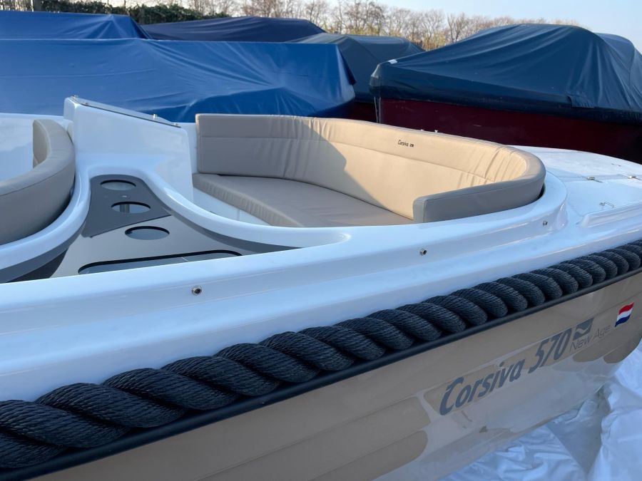 Corsiva 570 new age beige Suzuki 15pk