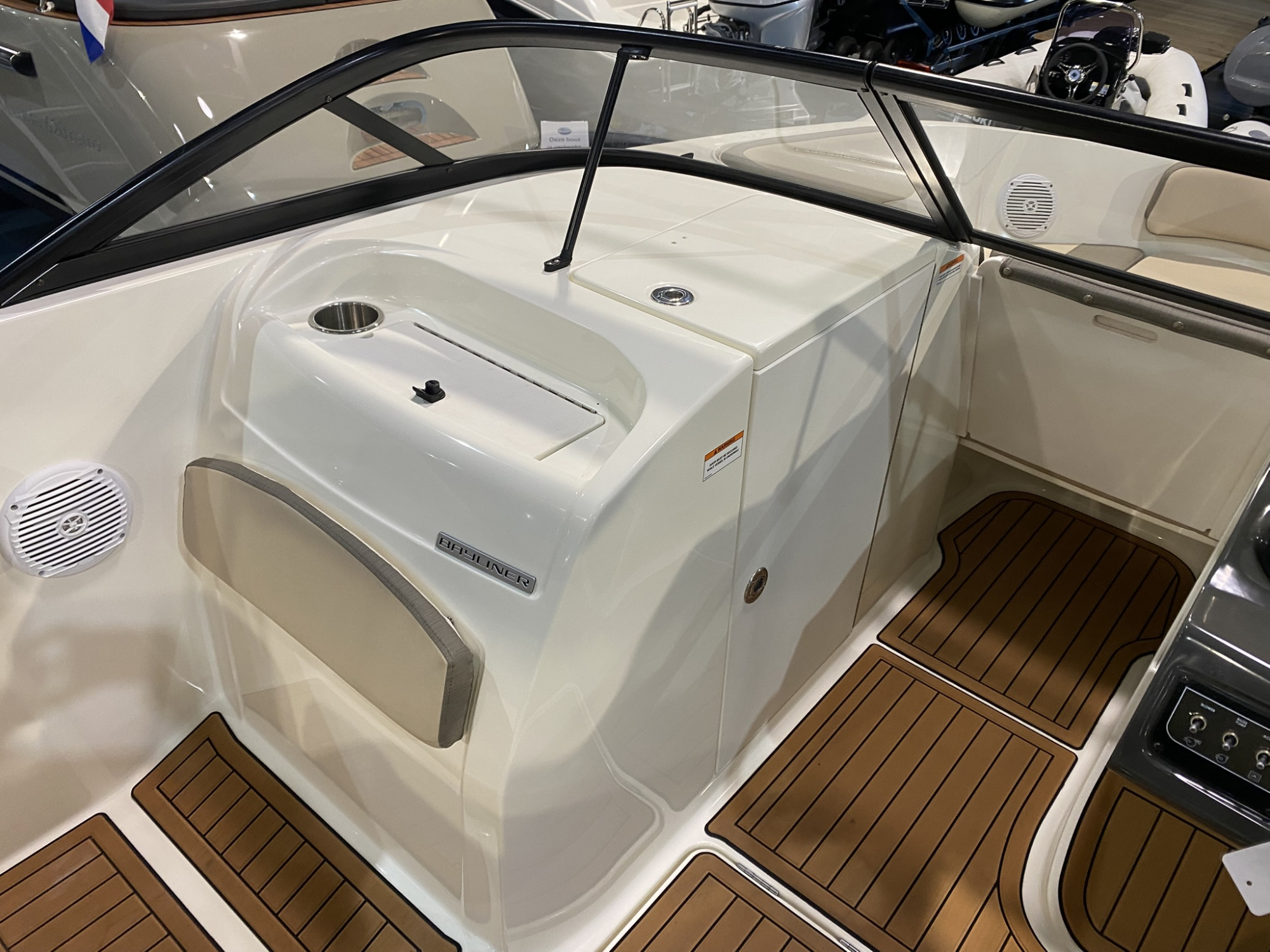 Bayliner VR6 met Mercruiser 4.5L 250 pk -  bouwjaar 2020
