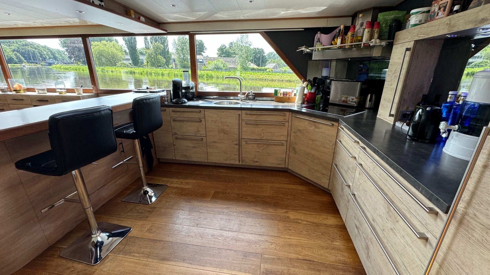 Luxe-Motor Luxe Motor 27.70 VS Varend Woonschip