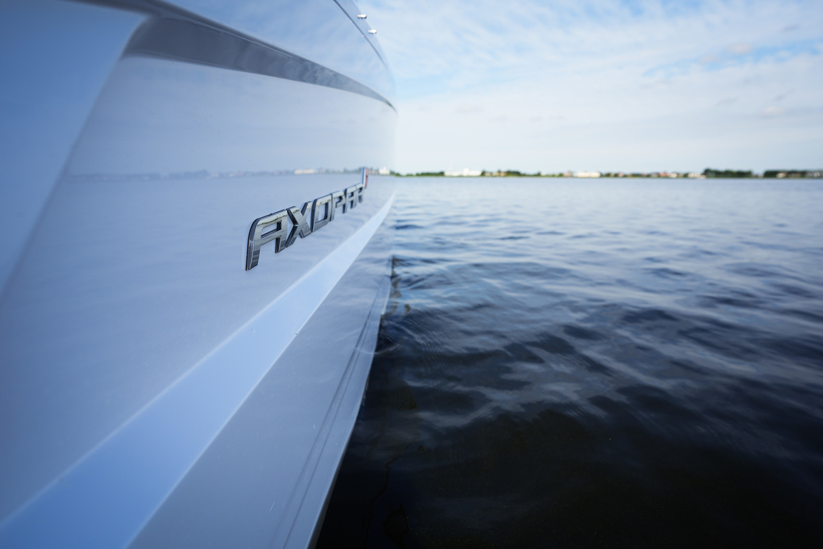 Axopar 25 Cross Bow & Cross Top