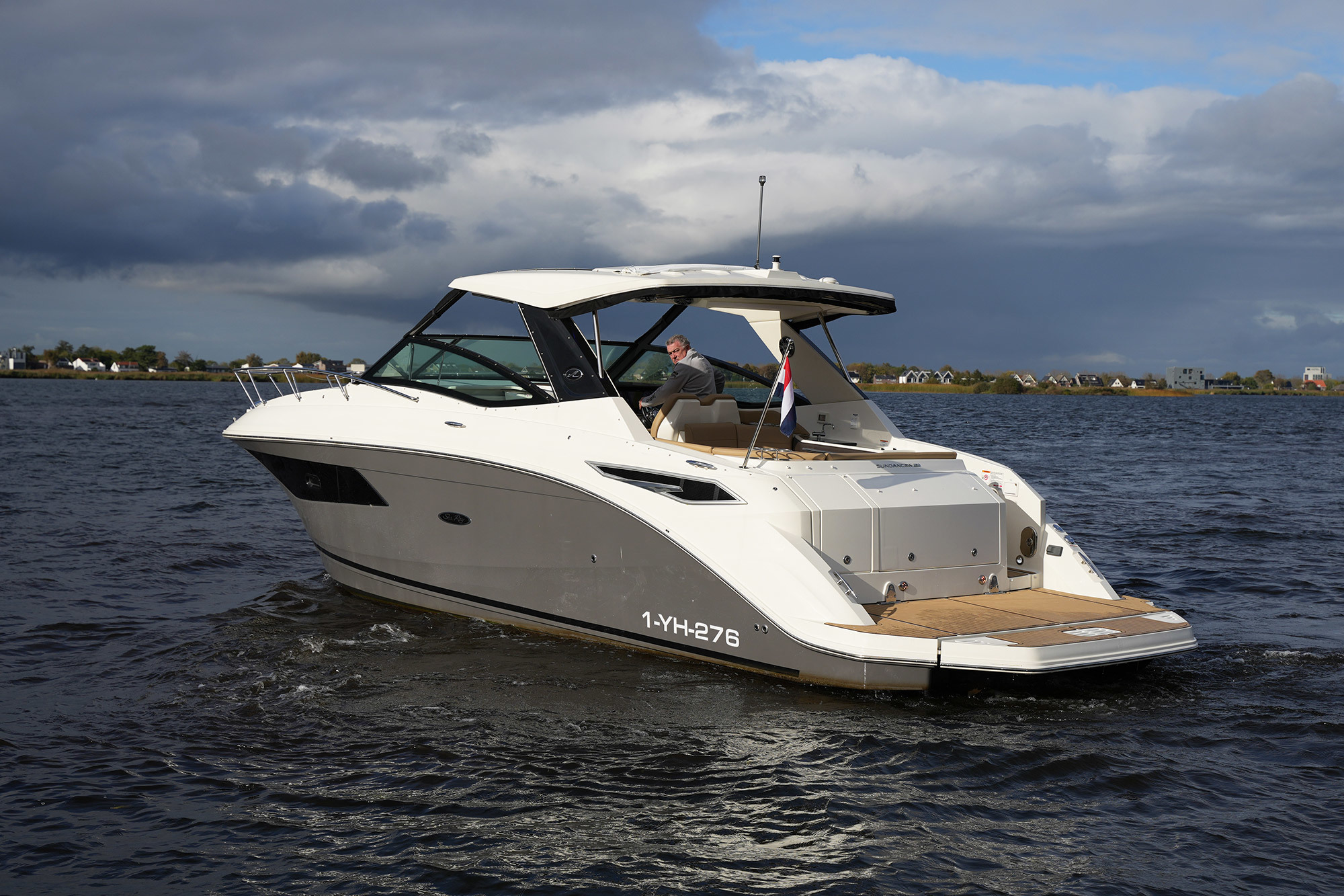 Sea Ray Sundancer 320
