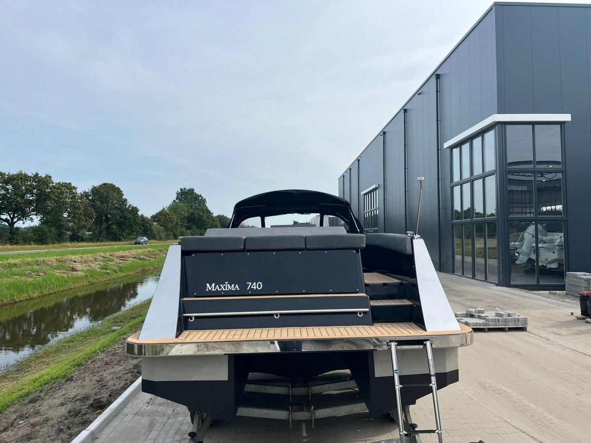 Maxima 740 Tender