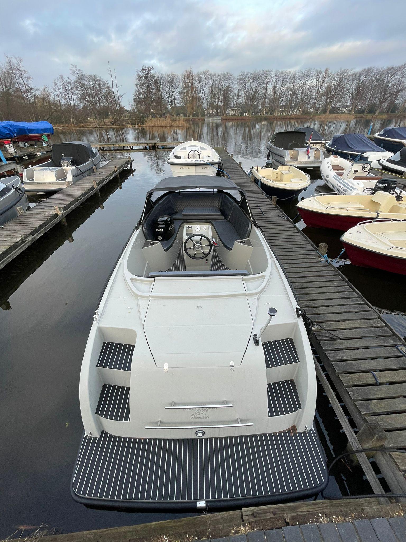 Oud Huijzer 616 tender DEMO 60pk suzuki