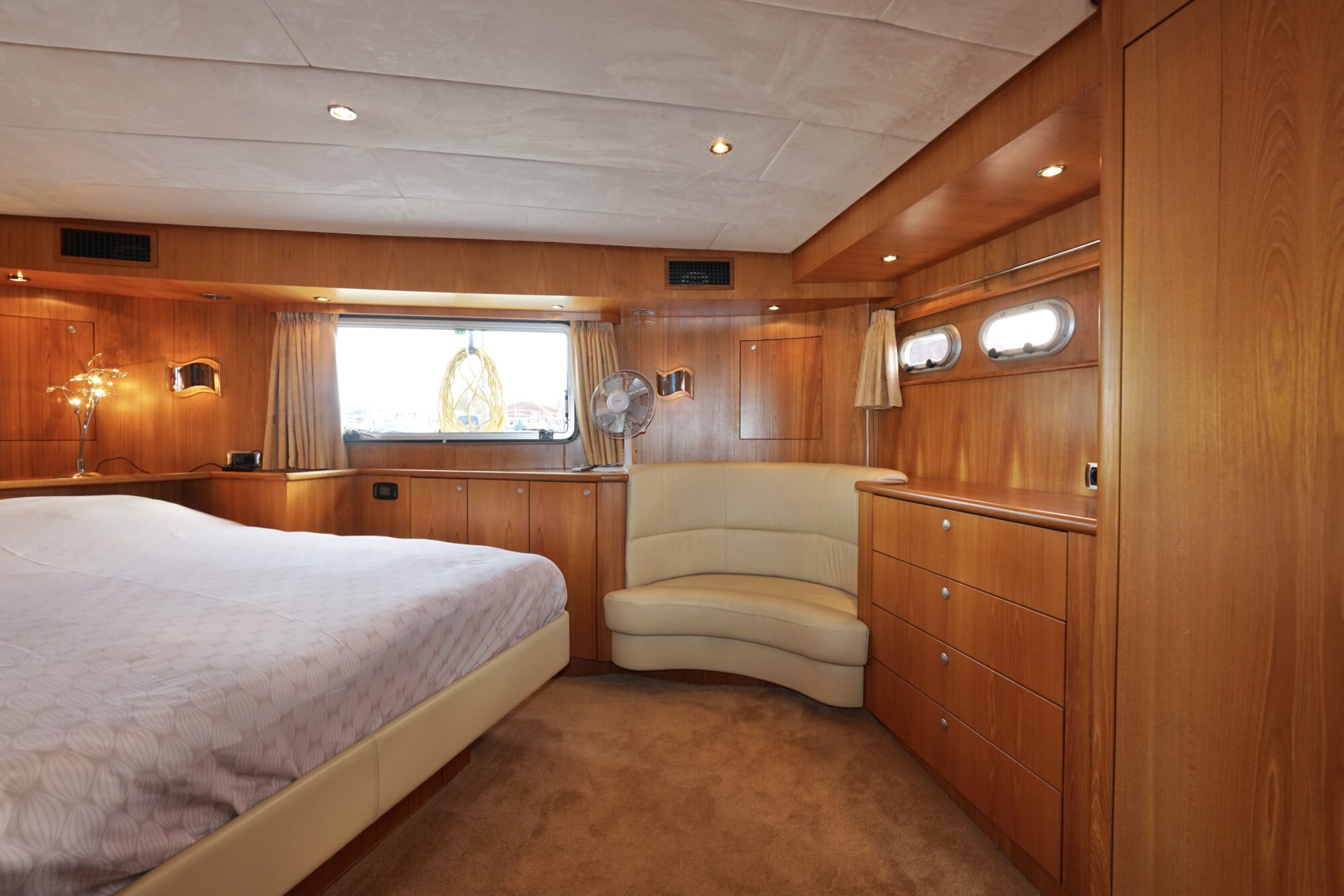 Van den Hoven Exclusive 18.00 VS